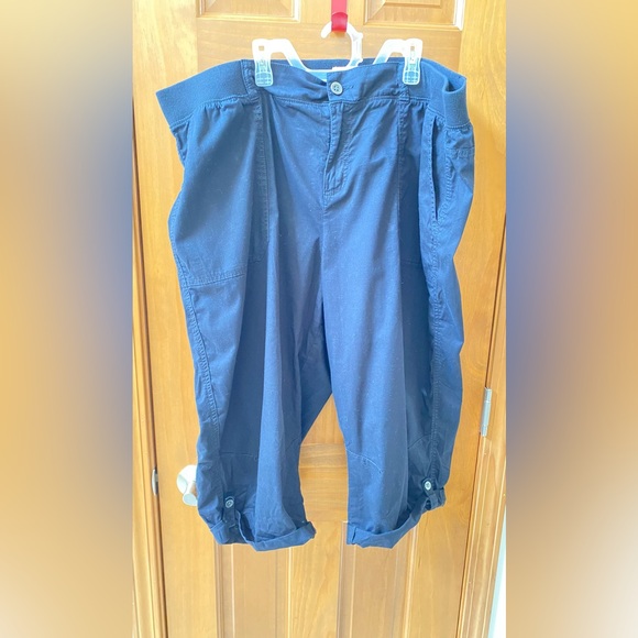 EVRI Pants - EVRI black Cargo cropped pants